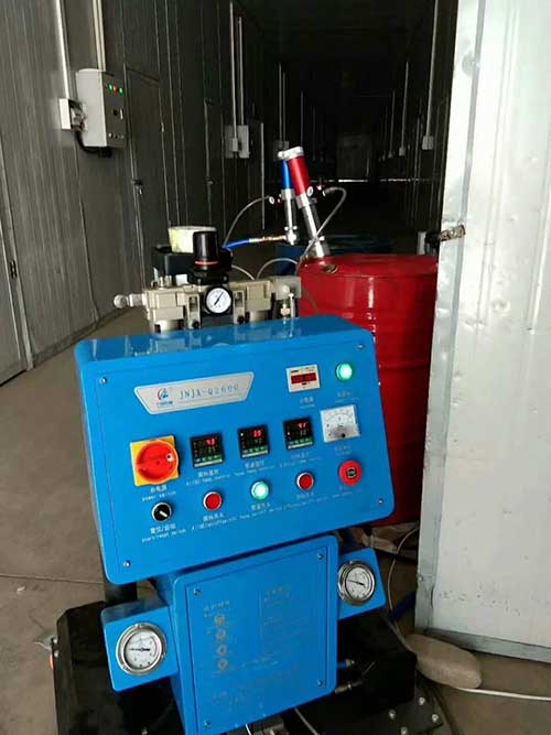 Q2600聚氨酯冷庫保溫噴塗機