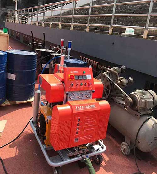 體育場看台聚脲塗料噴塗厚度多少才合适