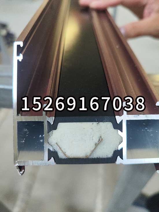 JX-H-P30S穿條機聚氨酯泡沫斷橋鋁門窗内部填充物案例