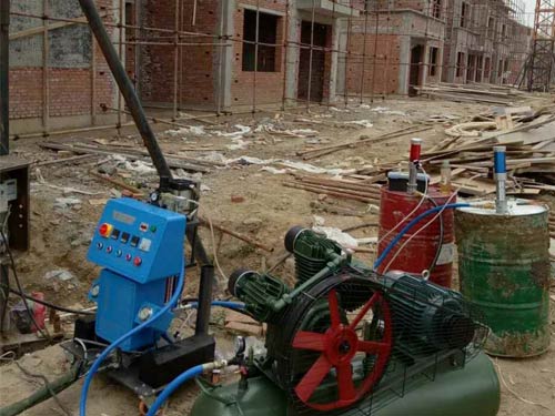 Q2600外牆聚氨酯噴塗機